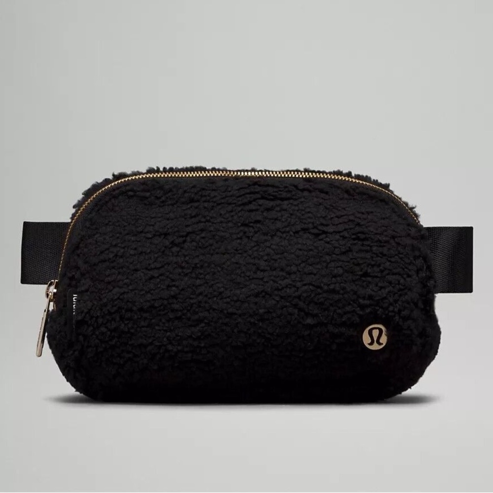 Lululemon everywhere belt bag